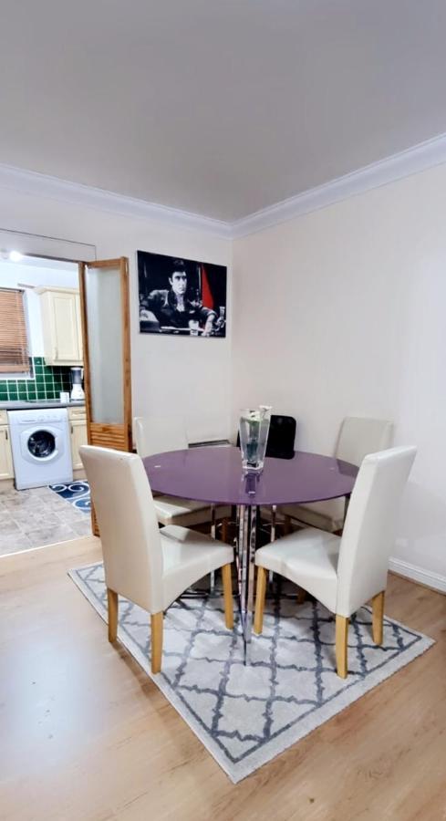 2 Bedroom Apartment - Greater London Дагенем Экстерьер фото