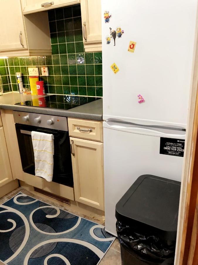 2 Bedroom Apartment - Greater London Дагенем Экстерьер фото